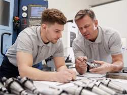 Apprentissage : l'aide au recrutement d'alternants maintenue en 2024
