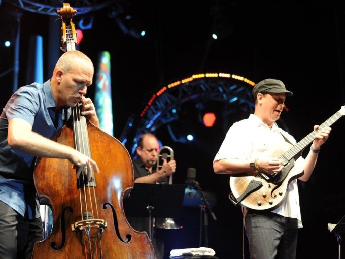 Musique : touchons du (…)