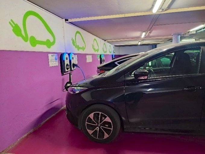 De nouvelles bornes à recharge électrique installées dans les parkings cannois De nouvelles bornes à (…)
