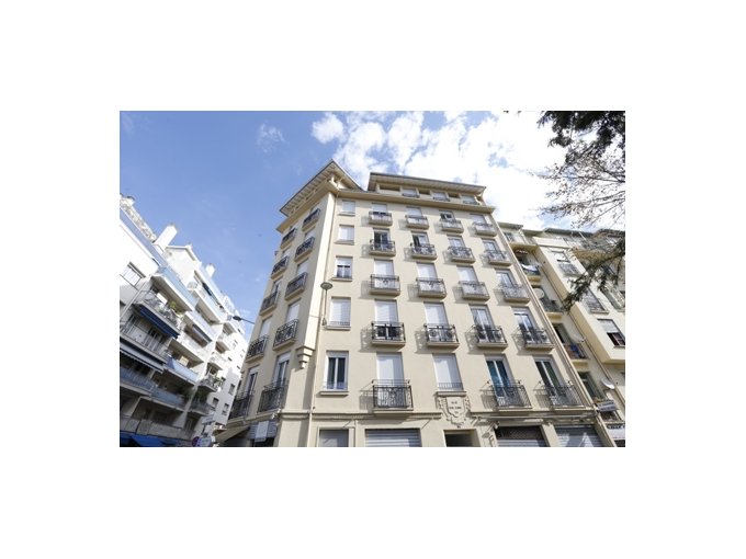 Palais Reine Jeanne : (…)