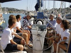 A Toulon, départ du voilier étudiant "Énergie Au Grand Large"