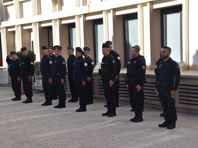 64 nouveaux policiers (…)