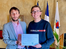 Le jeune Anthony Masante récompensé par Cyril Piazza pour ses engagements humanitaires