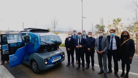 La navette autonome qui circulera sur la Z.I. de Carros/Le Broc à l'horizon 2022 a été présentée ce matin
