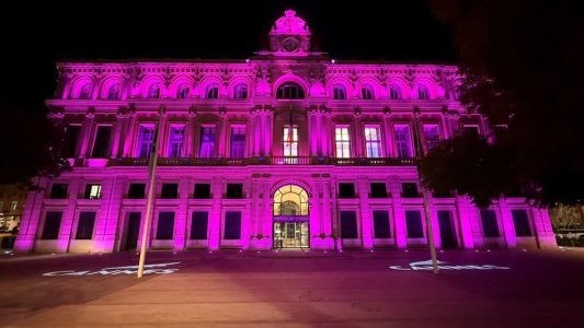 L'Hôtel de Ville de Cannes s'illumine en rose pour la lutte contre le cancer du sein