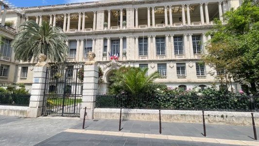 Le Grand Pré de Levens réquisitionné jusqu'au 2 août pour accueillir un groupe de Gens du Voyage