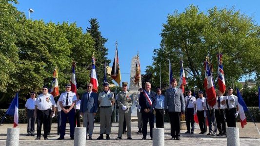Au Luc-en-Provence, Dominique Lain, un défilé militaire en présence du général Meyer