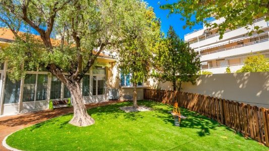 Rentrée scolaire à Cannes : les cantines climatisées et un « arbre du civisme » au programme