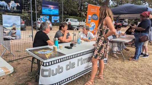  Solliès-Pont, le Club de l'Image fait son show au Château Forbin