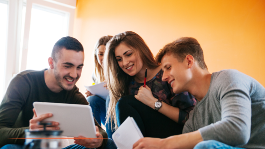 Étudiants, la Caf des Alpes-Maritimes vous accompagne dans vos démarches
