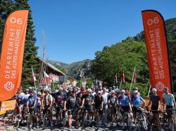 Cols connectés : près de 300 cyclistes au rendez-vous pour gravir le col de Valberg