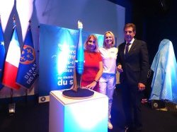 La torche olympique rejoint la collection du Musée national du Sport 