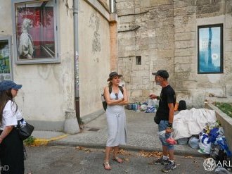 Avec les maraudes estivales, la solidarité en marche à Arles