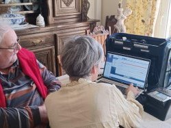 À Bormes-les-Mimosas, un service à domicile pour les cartes d'identités
