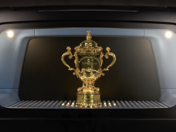 Le Trophée de la Coupe du Monde de Rugby à découvrir demain devant le Palais des Festivals et des Congrès