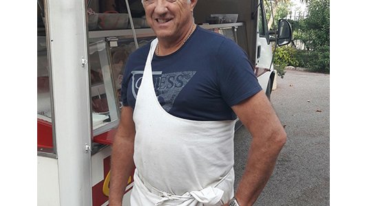 Haut-Pays : le boucher ambulant raccroche les clés du camion et ses couteaux...