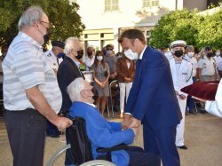 A Bormes-les-Mimosas, Emmanuel Macron rend hommage aux vétérans