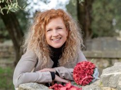 'Nez dans les fleurs' : Valérie Paquet réinvente le savoir-faire ancestral du cuir parfumé 