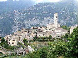Clans : Maria, pauvre cloche, victime d'un gros coup de foudre...