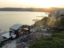 Juan-les-Pins : une saison estivale 2026 entre sport, musique et humour à la Pinède Gould