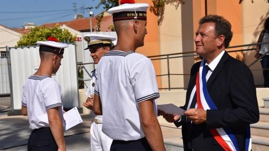 24 jeunes matelots reçoivent leurs diplômes de pont d'envol