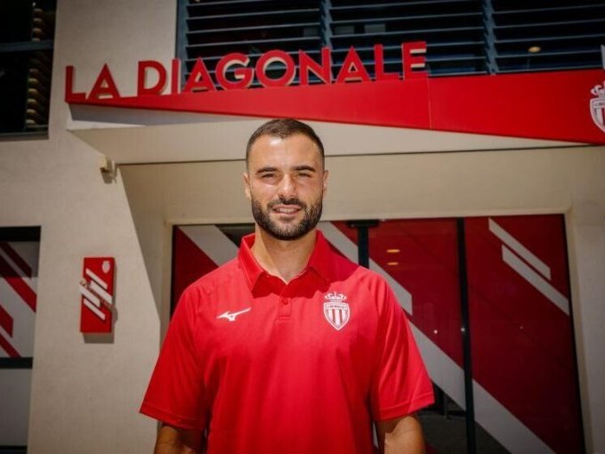 Dennis Schmitt nouvel (…)