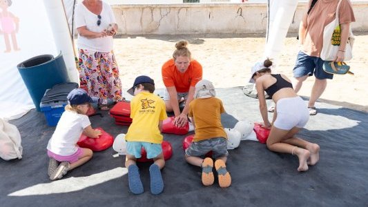 Prévention des noyades – 1 200 écoliers formés aux gestes qui sauvent