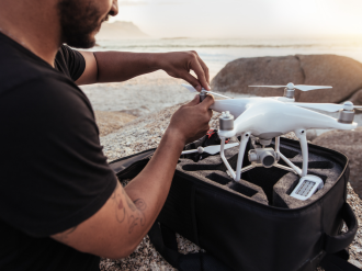 Un spectaculaire show aérien de drones à Cannes !