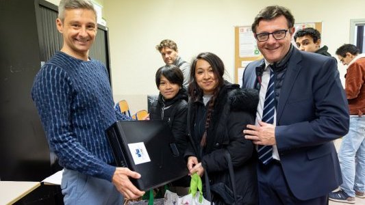 À Toulon, NumériSud offre des ordinateurs à 50 élèves du collège Peiresc