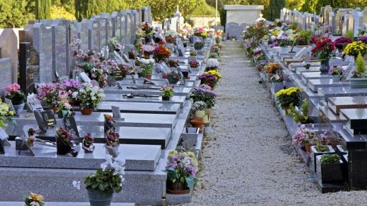 Une hausse de 9% des décès en France en 2020