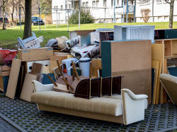 Comment gérer les encombrants en copropriété : règles à suivre et solutions pratiques pour s'en débarrasser