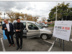 La Mairie de Cannes aide les chômeurs cannois à trouver et garder un emploi en leur proposant un véhicule pour 2 € par jour via « Autos du Cœur »