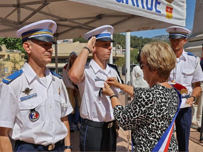 A La Garde, deux policier