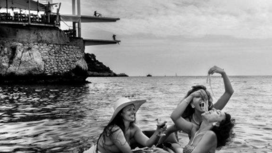 Au musée de la photo de Nice, Claudia Bevilacqua met en scène une certaine idée de la « Dolce Vità » nissarde