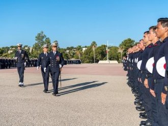 Au Pôle Écoles Méditerranée, présentation aux drapeaux des élèves et du personnel