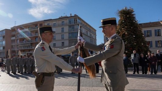 À la 4ème batterie du 54ème RA, le capitaine Mickaël a succédé au capitaine François