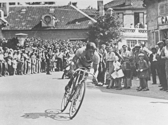 Tour de France : les exploits chevaleresques du "Roi René" de Cannes-la-Bocca