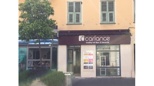 Carlance ouvre son premier institut/ bar à beauté sans rendez-vous à Nice 