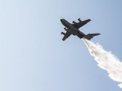 Jusqu'à 20 tonnes de retardant : l'A400M à l'essai contre les feux de forêt