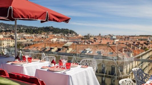Nice : le Boscolo Hôtel & Spa dévoile un rooftop repensé et une nouvelle offre gastronomique pour l'été 2026