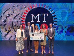 La Française Camille Lakhlifi remporte la finale internationale de « Ma thèse en 180 secondes » 2023