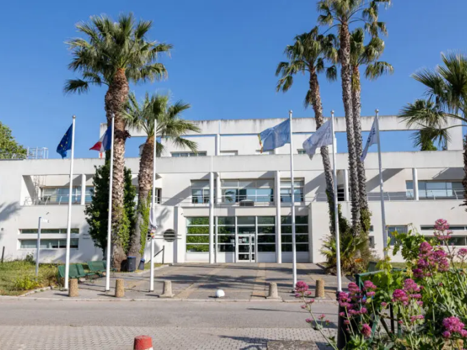 À l'Université de Toulon,