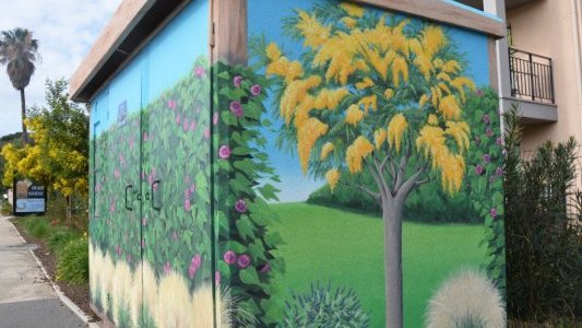 À Bormes-les-Mimosas, Marc Ubeda embellit les transformateurs électriques