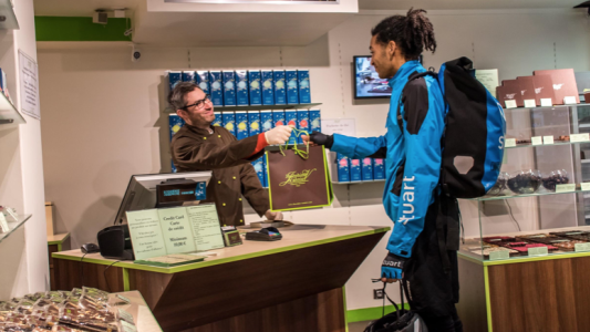 Stuart, filiale du Groupe La Poste, déploie son service à Antibes et recrute !
