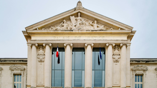 Incendie criminel aux Moulins à Nice : un homme soupçonné d'avoir joué un rôle de commanditaire placé en détention provisoire