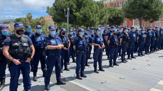 Manifestation de policiers municipaux à Nice après la décision du Conseil constitutionnel