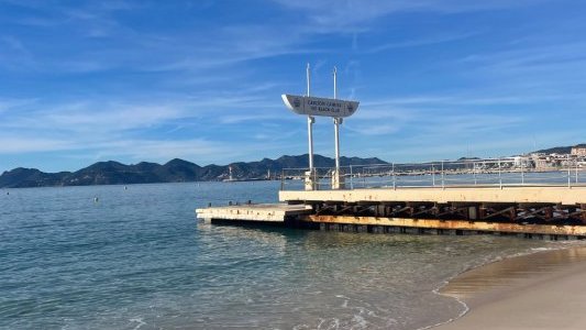 12 labels Pavillon Bleu pour les plages cannoises