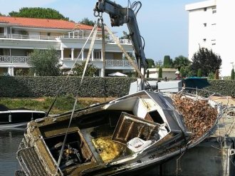 Mandelieu : la ville précède à l'enlèvement des bateaux épaves pour protéger la Siagne