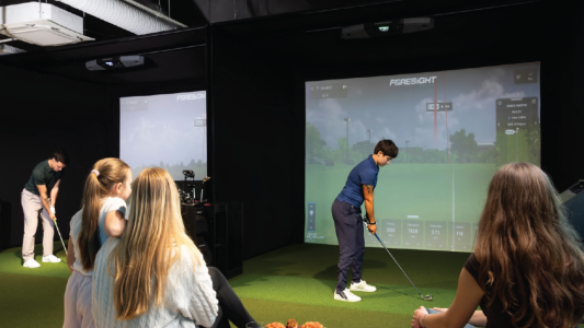 À Nice, le golf indoor veut prendre sa place dans l'économie des loisirs urbains