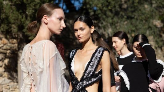 Le Festival international de mode, un tremplin international pour la nouvelle génération de créateurs